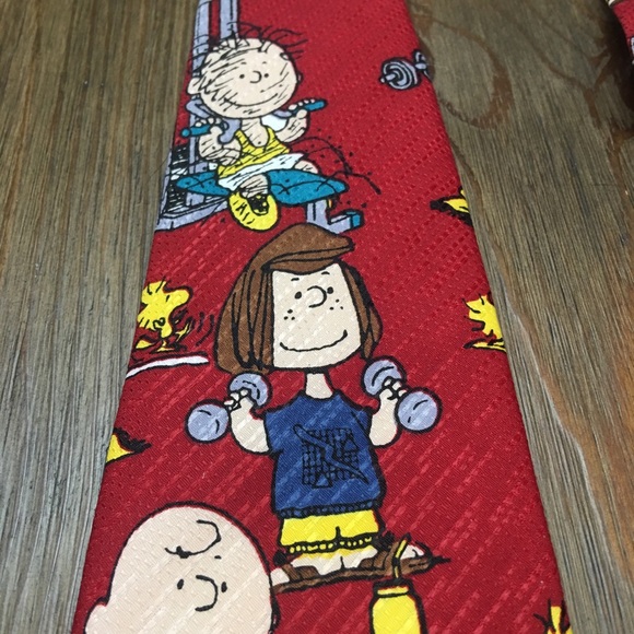 Peanuts Charlie Brown Gym Weight Training Red Tie - Picture 5 of 7